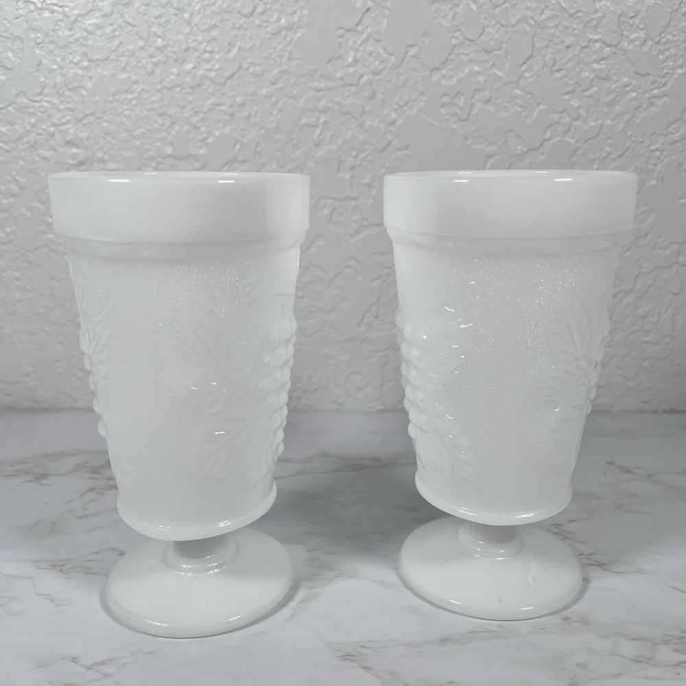 Set Of 2 Vintage Milk Glass Goblets - Picture 4 of 9